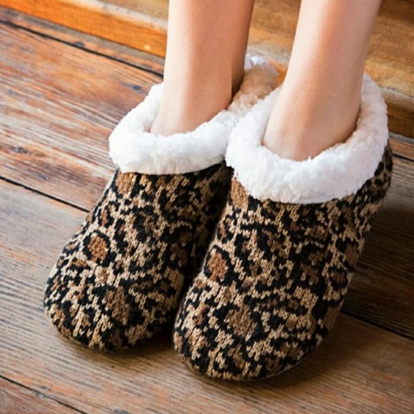 Cheetah Faux Fur Lined Slippers - Picture 1 of 3